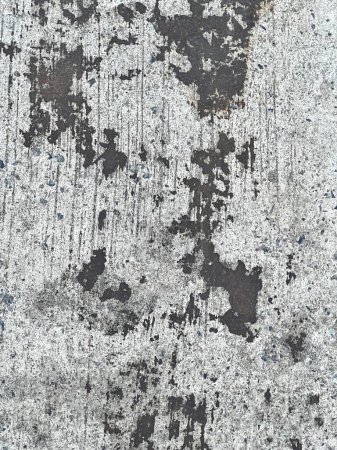 una fotografía de un muro de hormigón sucio con mucha pintura.