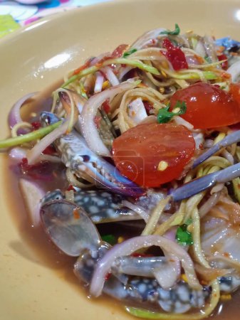 a photography of a plate of food with noodles, tomatoes, and clams.