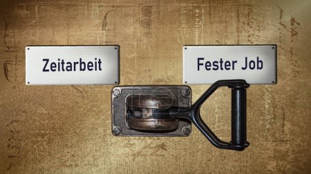 Foto de Una imagen con una señal apuntando en dos direcciones diferentes en alemán. Una dirección apunta al trabajo permanente, la otra apunta al trabajo temporal. - Imagen libre de derechos