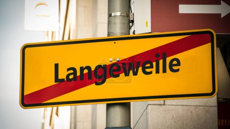 An image with a signpost pointing in two different directions in German. One direction points to adventure, the other points to boredom.