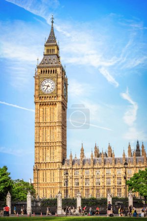 Foto de Big Ben - Elizabeth Tower en Londres. Torre de reloj de 90 metros de altura es el símbolo tradicional de Londres. - Imagen libre de derechos