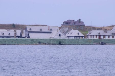 Téléchargez les photos : La forteresse est située à l'extrémité sud-est du port de Louisbourg, adjacent à l'océan Atlantique, dans le sud-est du Cap-Breton, en Nouvelle-Écosse. Prise au Canada, Louisbourg, 10.2022 - en image libre de droit