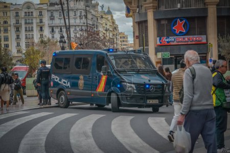Téléchargez les photos : Police en Valence, Espagne - en image libre de droit