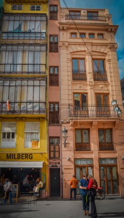 Téléchargez les photos : Plus petite maison d'Europe sur Placa Lope de Vega, à Valence, Espagne - en image libre de droit