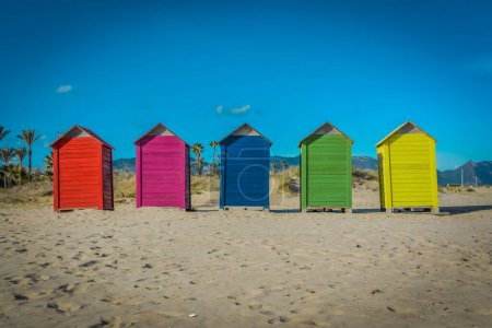 Téléchargez les photos : Maisons de plage sur la plage de Castellon de la Plana - en image libre de droit