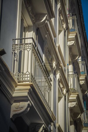 Téléchargez les photos : Un balcon à Valence, Espagne - en image libre de droit