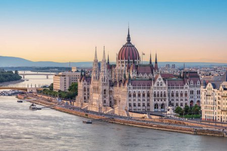 Téléchargez les photos : Palais du Parlement hongrois à Budapest - en image libre de droit