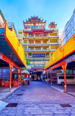 Photo for The courtyard with car parking of Wat Leng Noei Yi temple with alleyway to busy Chinatown district of Bangkok, Thailand - Royalty Free Image