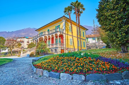 Téléchargez les photos : L'élégante villa San Quirico, située à l'église San Quirico et entourée d'un magnifique jardin fleuri, Locarno, Suisse - en image libre de droit