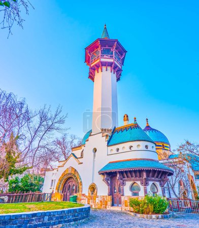 Téléchargez les photos : La maison de l'éléphant avec haute tour du zoo métropolitain et jardin botanique à Budapest, Hongrie - en image libre de droit