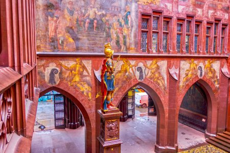 Téléchargez les photos : The entrance arcades of medieval (Basler Rathaus (Basel Town Hall), Switzerland - en image libre de droit