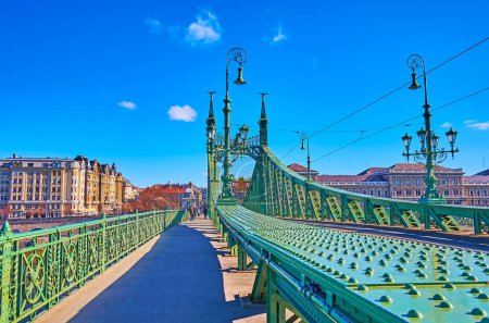 Foto de Walk down pedestrian walkway of Art Nouveau Liberty Bridge, Budapest, Hungary - Imagen libre de derechos