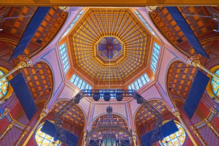 Photo for BUDAPEST, HUNGARY - FEB 22, 2022: The fine relief patterns, windows and gilt on the inner dome of Rumbach Street Synagogue, on Feb 22 in Budapest - Royalty Free Image