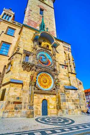 Téléchargez les photos : Prague Orloj is the astronomical clock on Staromestska radnice (Old Town Hall), the most known landmark of city Prague, Czechia - en image libre de droit