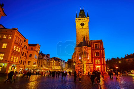 Téléchargez les photos : PRAGUE, CZECHIA - MARCH 11, 2022: Medieval Staromestska radnice (Old Town Hall) is the most phjyogenic building on Old Town Square, on March 11 in Prague, Czechia - en image libre de droit
