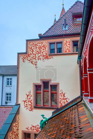 Foto de Red floral murals on the walls of State Archives Basel-stadt in Basel, Switzerland - Imagen libre de derechos