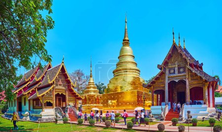 Téléchargez les photos : Panorama of Wat Phra Singh with medieval Phra Uposatha (Ubosot), golden Phra That Luang chedi and Burmese style Viharn Lai Kham, Chiang Mai, Thailand - en image libre de droit