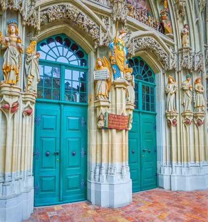 Foto de El portal de entrada a la Catedral de Berna, llamado el Juicio Final, Suiza - Imagen libre de derechos