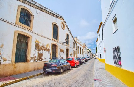 Foto de La línea de edificios históricos de antiguas bodegas en Calle los Moros, El puerto, España - Imagen libre de derechos