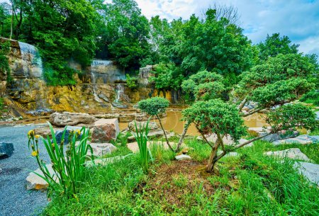 Téléchargez les photos : Jardin paysager anglais avec cascades Poséidon Trident, Sofiyivsky Park, Uman, Ukraine - en image libre de droit