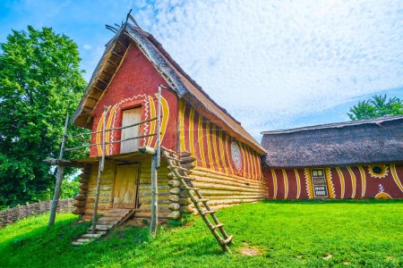 Die rekonstruierten kupferzeitlichen Trypil-Siedlungshäuser im Dorf Talne, Ukraine