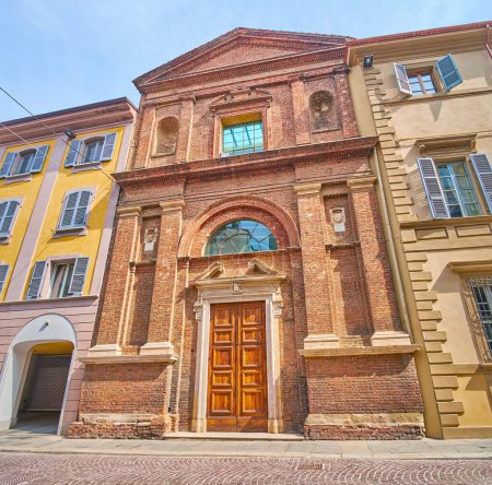 Téléchargez les photos : La façade de l'ancienne église Sant'Uldarico, située sur le Corso Giuseppe Garibaldi à Piacenza, Italie - en image libre de droit
