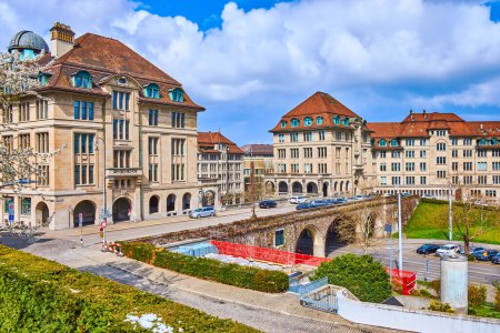 Téléchargez les photos : Ensemble de bâtiments historiques sur la rue Lindenhofstrasse à Zurich, Suisse - en image libre de droit