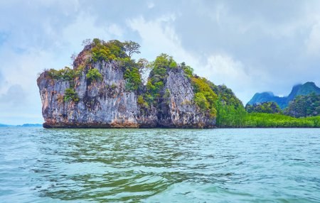 Foto de El paisaje de las islas rocosas en el parque nacional de Ao Phang Nga, Tailandia - Imagen libre de derechos