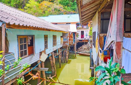 Téléchargez les photos : Les cabanes d'échasses minables, Ko Panyi village flottant, Phang Nga Bay, - en image libre de droit
