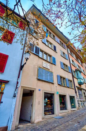 Photo for ZURICH, SWITZERLAND - APRIL 3, 2022: Historic house on Spiegelgasse street where russian revolutioner Lenin lived, on April 3 in Zurich, Switzerland - Royalty Free Image