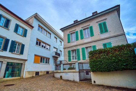 Téléchargez les photos : Les modestes vieilles maisons résidentielles de la rue Obere Zaune, Zurich, Suisse - en image libre de droit