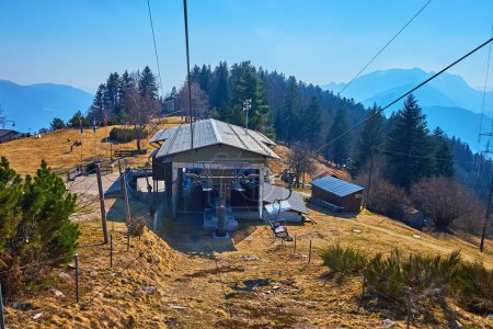 Le télésiège de Cardada Cimetta commence sa route depuis le mont Cardada et monte jusqu'au sommet du mont Cimetta, Locarno, Suisse