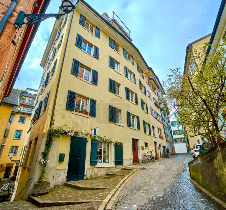 Foto de El encantador distrito histórico de Schipfe en el casco antiguo de Zurich, Suiza - Imagen libre de derechos