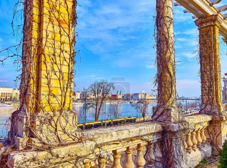 Vistas a la terraza del Buda Castle Garden Bazaar, Budapest, Hungría