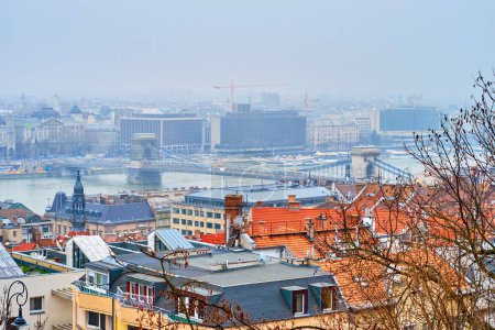 Paysage urbain de Budapest depuis le bastion des pêcheurs avec Castle Hill, Danube River et Chain Bridge, Hongrie