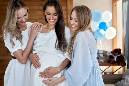Téléchargez les photos : Group of smiling adult women at baby shower - en image libre de droit