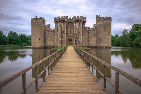Téléchargez les photos : Bodiam - 03 juin 2022 : Le château médiéval épique de Bodiam, Angleterre. - en image libre de droit
