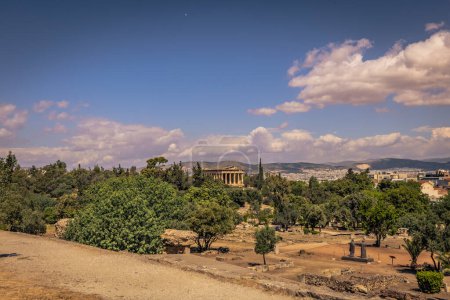 Athènes, Grèce, 3 mai 2024 : Temple d'Héphaïstos, Dieu du Feu et de l'Artisanat, dans les ruines de l'Agora grecque antique au centre d'Athènes, Grèce