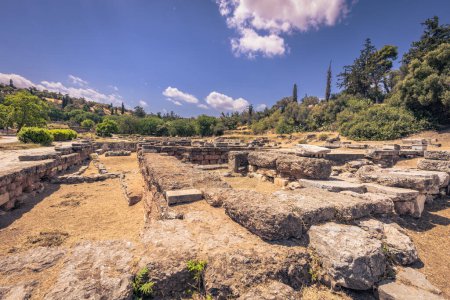 Atenas, Grecia, 3 de mayo de 2024: Antiguas ruinas griegas del ágora en el centro de Atenas, Grecia