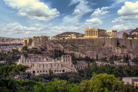 Vue panoramique de l'Acropole d'Athènes depuis la colline Philopappos en Grèce