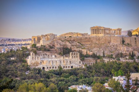 Vista panorámica de la Acrópolis de Atenas desde la colina Philopappos en Grecia