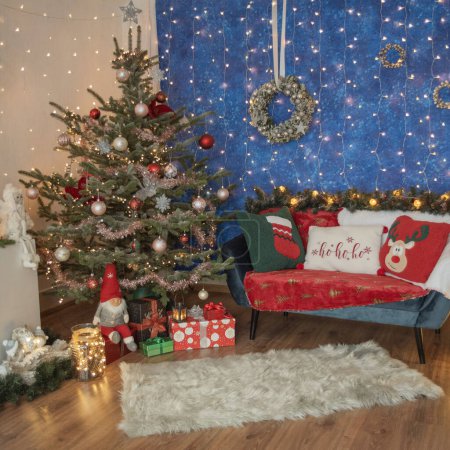 Foto de Decoraciones de Navidad en la sala de estar - Imagen libre de derechos