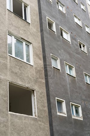 Photo for Vacant old residential building shortly before demolition in the city center of Berlin - Royalty Free Image
