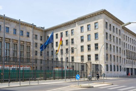 Foto de Berlín, Alemania Mayo 29, 2023: Ministerio Federal de Finanzas con sede en la capital alemana Berlín - Imagen libre de derechos
