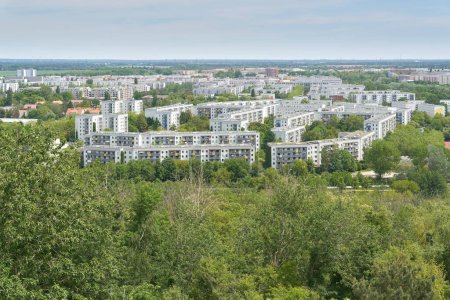 Foto de Vista desde Kienberg al distrito verde de Marzahn-Hellersdorf en Berlín - Imagen libre de derechos