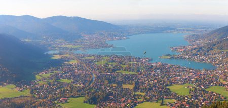 Téléchargez les photos : Vue sur les oiseaux Rottach-Egern et le lac Tegernsee, Alpes bavaroises supérieures - en image libre de droit