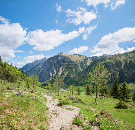 Téléchargez les photos : Sentier de randonnée au-dessus d'Eng Almen, montagnes Karwendel, Autriche Tyrol - en image libre de droit