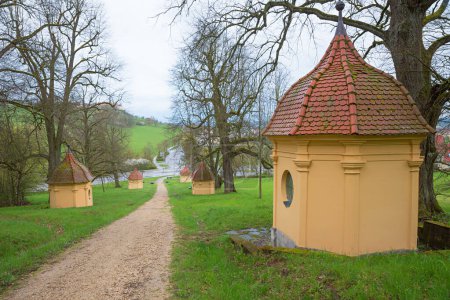 Chemin de pèlerinage avec chapelles de gare à l'église de pèlerinage Schonenberg, ellwangen jagst