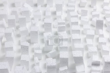Foto de Modelo de ciudad caótica formada por piezas rectangulares de poliestireno blanco. - Imagen libre de derechos