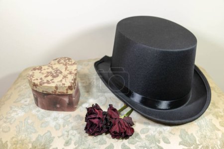 Téléchargez les photos : Tenue vintage, pour hommes élégants, grand siècle, avec un chapeau haut de forme - en image libre de droit